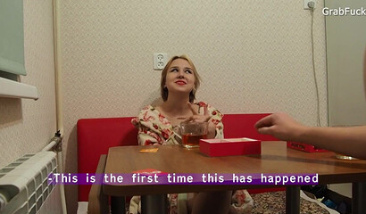 Русский парень кончает на лицо и волосы соседке после чаепития