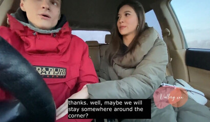 Московская девка сделала минет деревенскому парню в машине