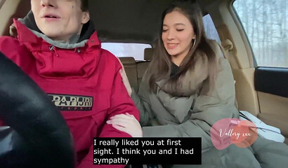 Московская девка сделала минет деревенскому парню в машине