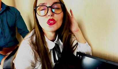 Русский начальник трахает секретаршу за то что забыла надеть трусики