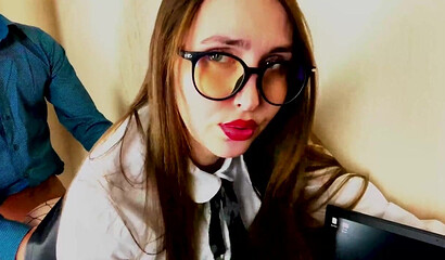 Русский начальник трахает секретаршу за то что забыла надеть трусики