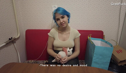 Голубоволосая девка потрахалась с бывшим в ванной в русском порно