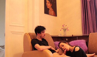 Русская девка трахнулась в пизду и отсосала член за 20 долларов