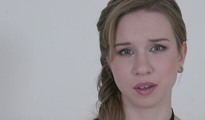 Негр трахает киску и очко начинающей русской порно модели