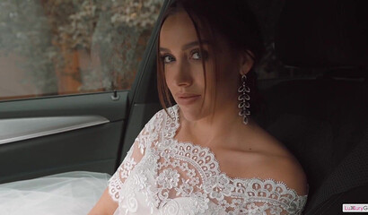 Сбежавшая невеста трахается с незнакомцем после минета