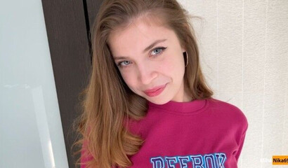 Ника делает глубокий минет брату, глядя ему в глаза