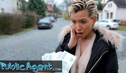 Subil Arch согласна ебаться с порно агентом за большие деньги на улице