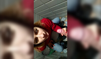 Обкончал русской блондинке лицо, познакомившись с ней в Тиндере