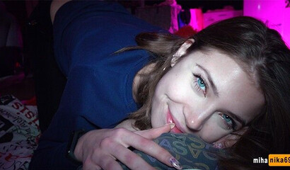 Ника в красном белье благодарит парня за подарок минетом и сексом