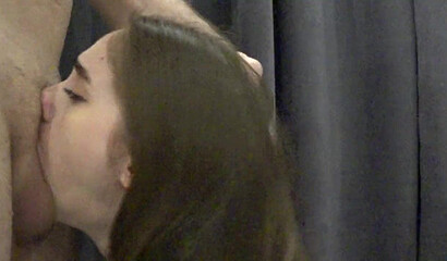 Жестко ебет русскую девушку в горло за то, что матюкалась