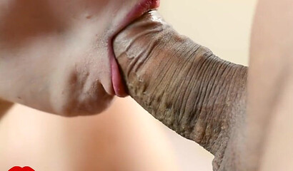 Новая девушка мечтает чтобы парень накормил спермой - минет крупным планом