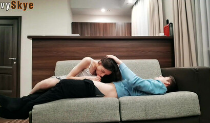 Разбудила паренька, чтобы трахнул мою мокрую суку