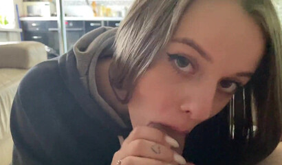 Молодая жена лижет яйца мужу и дрочит красивый член с финалом