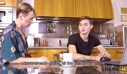 Русская милфа в чулках прокатилась на члене постояльца