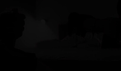 Мужик дрочит свой член, пока его жену ебут раком