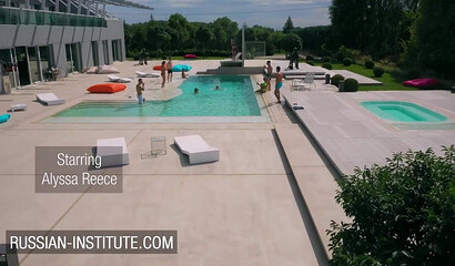 Два больших члена для развратной брюнетки в чулках