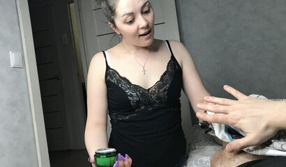 Подруга вылизала яйца парню, чтобы поднять настроение