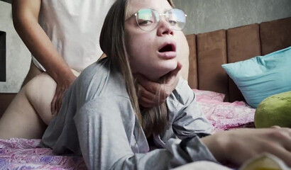 Трахнул училку в очках, пока она проверяла контрольные