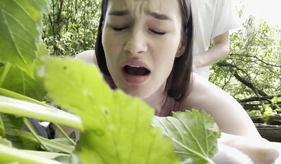 Юная студентка получает большой член в узкую пуську