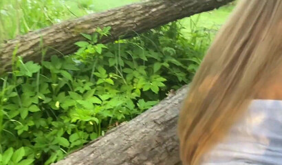 Парень застал писающую девушку и трахнул ее