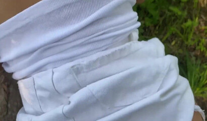 Парень застал писающую девушку и трахнул ее