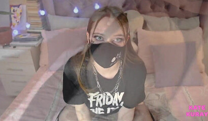 Молодая русская девушка прыгает на члене и кончает несколько раз