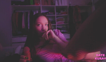 Что-то фильм затянулся, а парень не лезет, лучше сделаю все сама