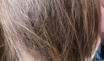 Роскошная мамаша уже давно разводит на секс друзей сына, когда его нет дома