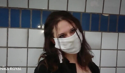 Решил помочь тёлочке - выебал в жопу прямо в переходе метро за 100 долларов