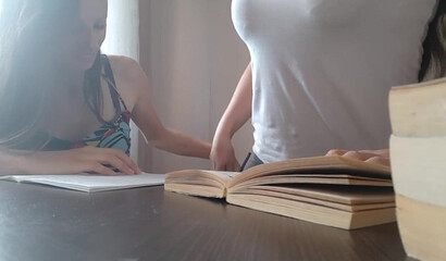 Нет желания писать сочинение? Ничего, у преподши есть занятие поинтереснее