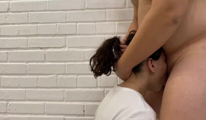 Сказала, что девственница, но отсосала с проглотом, как опытная шлюшка