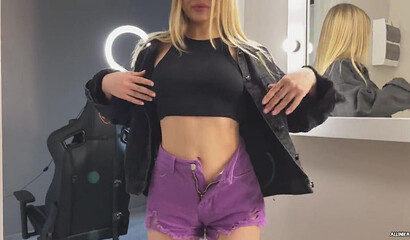 Came To The Neighbor For Quick Sex While The Guy Is Not At Home.